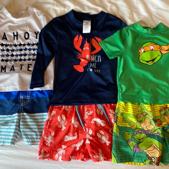 Set of 3 boys swim trunks and rash-guards - Picture 1 of 7